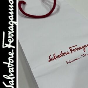 Ferragamo Shopping Bag!